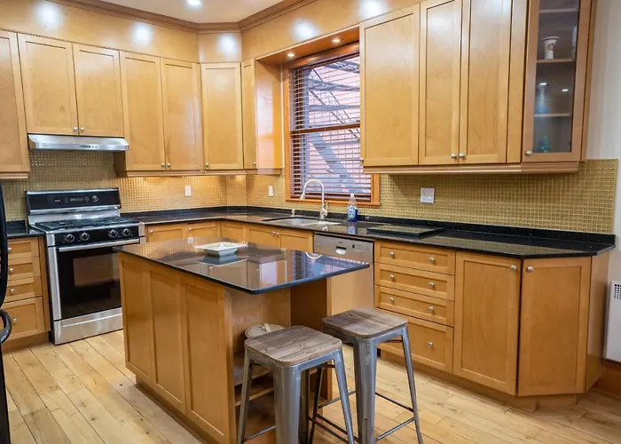 Chic 2Br Near Little Italy - 5Mins To Metro Apartamento Montréal que aceita animais de estimação