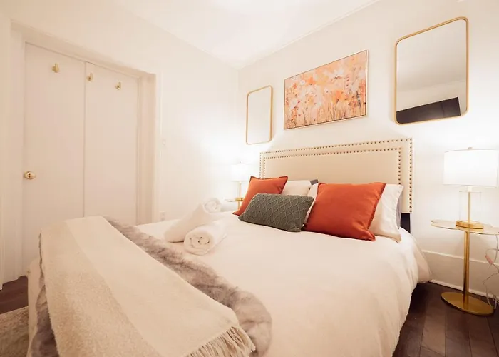 Large Historical Apt In Center Of Montreal Apartamento que aceita animais de estimação