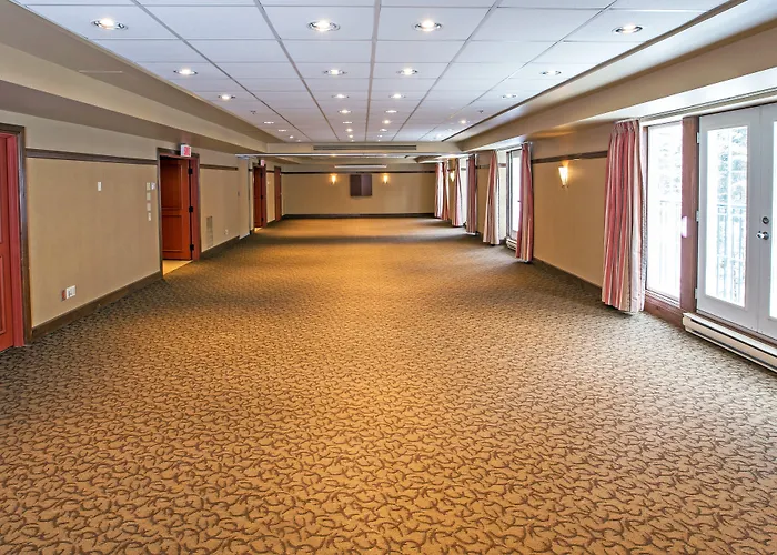 Holiday Inn Express & Suites Tremblant By Ihg Mont-Tremblant