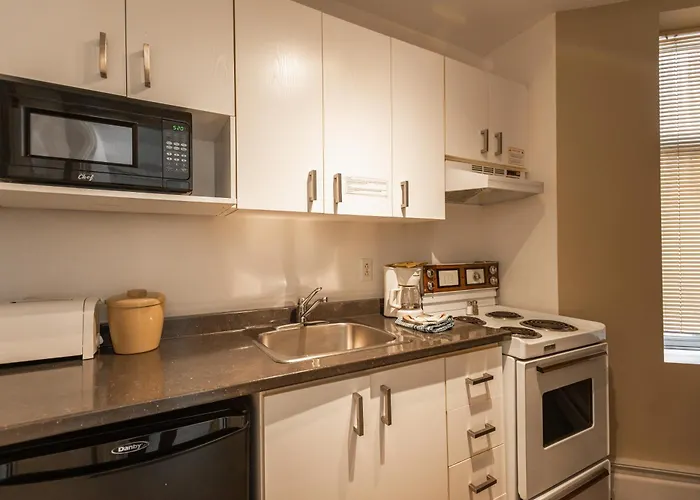 Montreal hotels near St. Patrick's Basilica