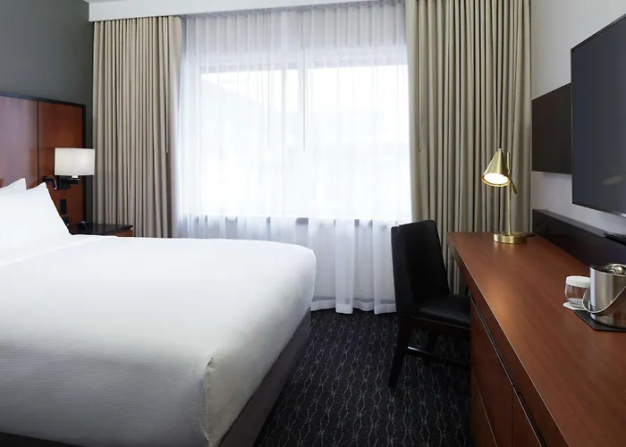 Doubletree By Hilton Montreal Airport Hotel Dorval
