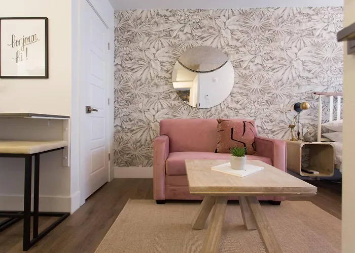 Perfect Business Trip Studio With Full Amenities By Den Stays Montreal admite animales