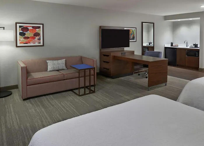 Dorval Hotels With Pool