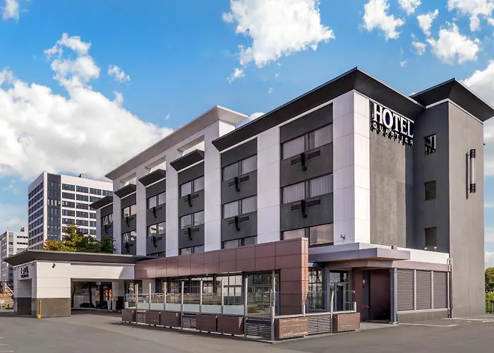 Quebec City hotels near Club de Tennis & Squash Montcalm Inc