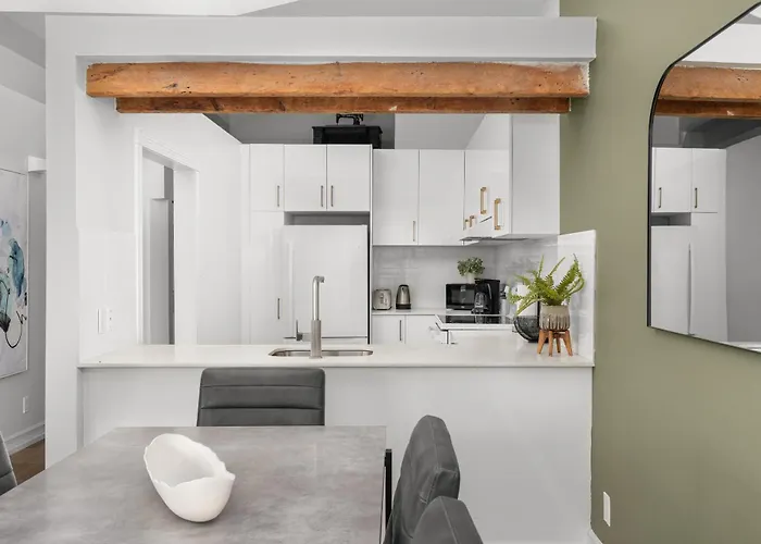Pet friendly Le Nomade Mtl Aparthotel Montreal