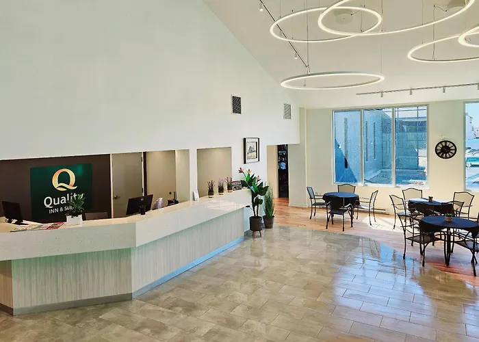 Quality Inn & Suites Gatineau Avec Terrain de Golf