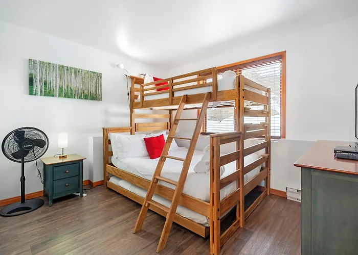 Boutique Hauts Bois Ski In Out 2Brs W Pool Access Mont-Tremblant