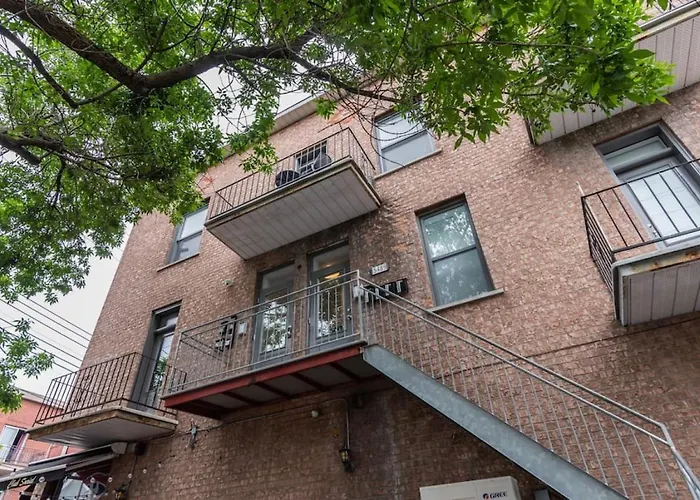 Light Filled 2 Bdr Unit In Mile End By Den Stays Montreal
