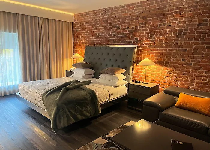 Luxury Hotels in Montreal