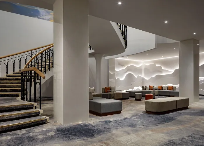 Montreal hotels near Place des Arts