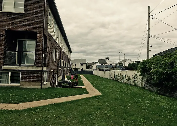 Pet friendly Luxury Two Story Villa Unit C Laval