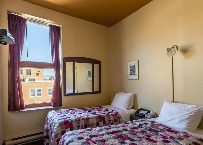 Hotel Champ De Mars Montreal